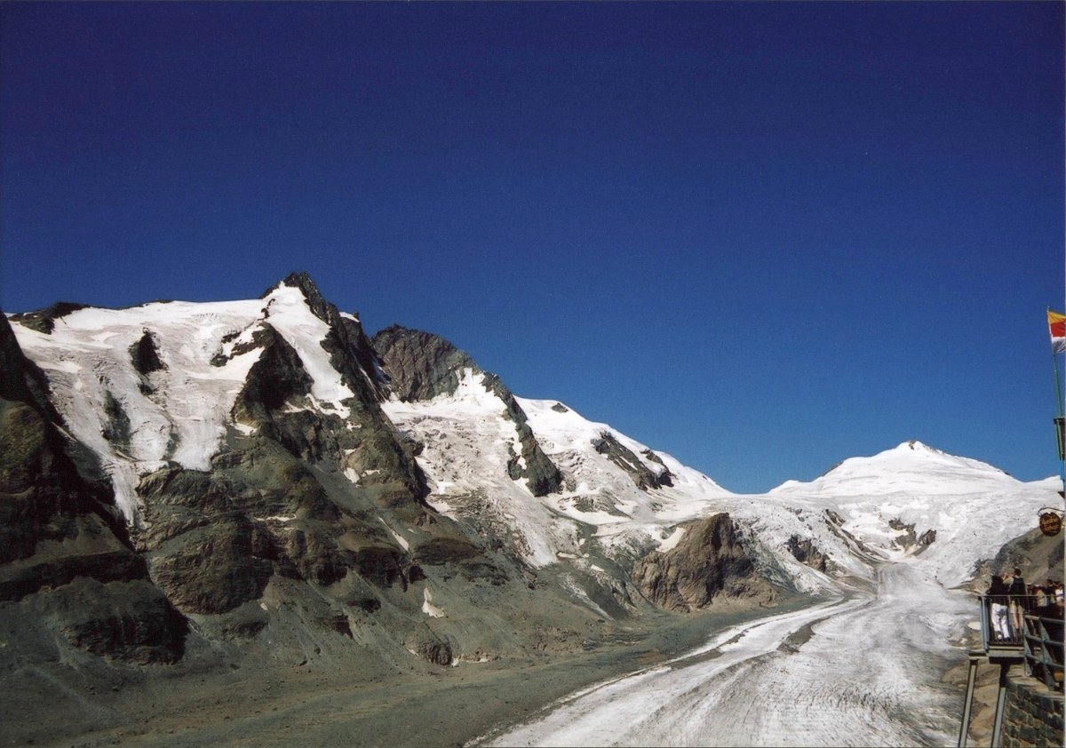 scan 017.jpg - Der Touristenblick auf Glockner und Pasterze von der Franz Josefs Höhe.